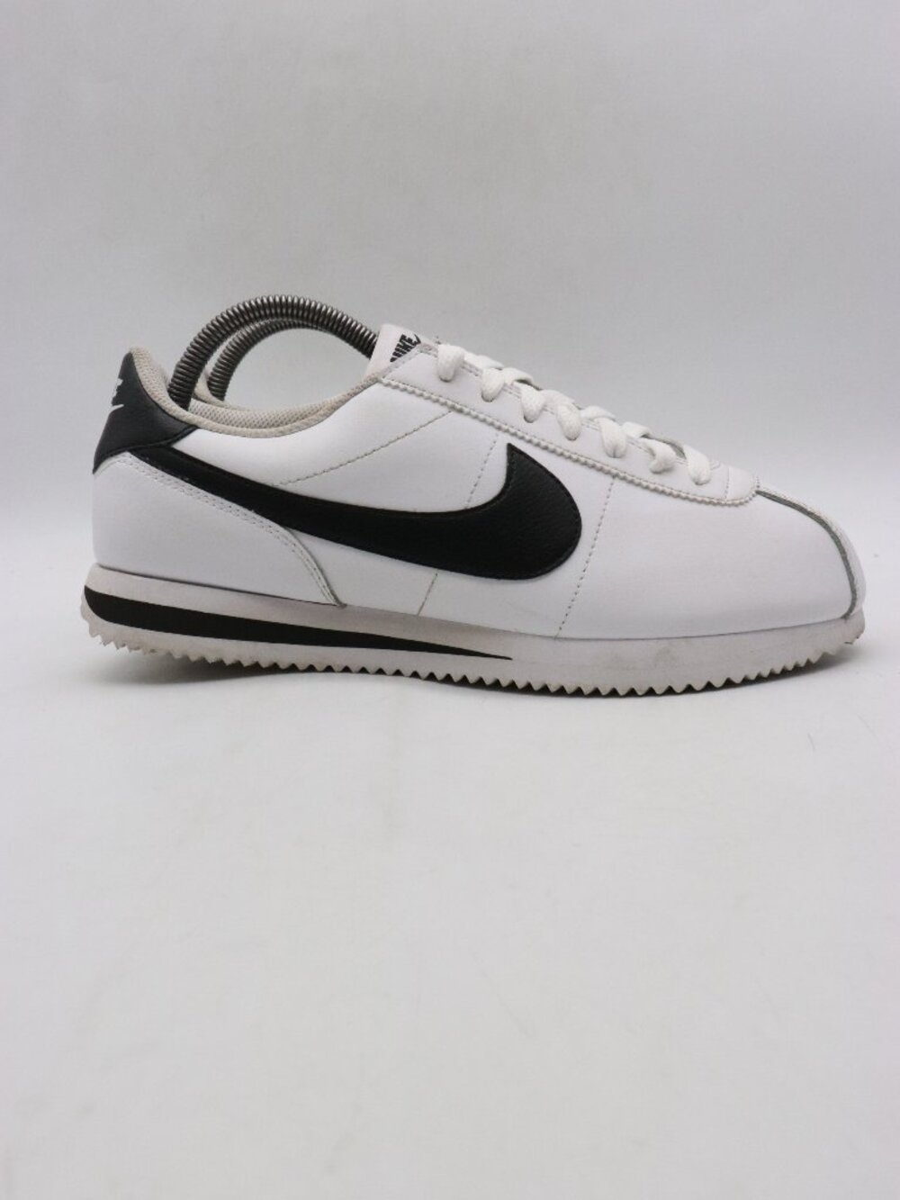 Nike Classic Cortez Men's Sizes 9 White Black Lace Up Sneakers DM4044-105 - Picture 1 of 10